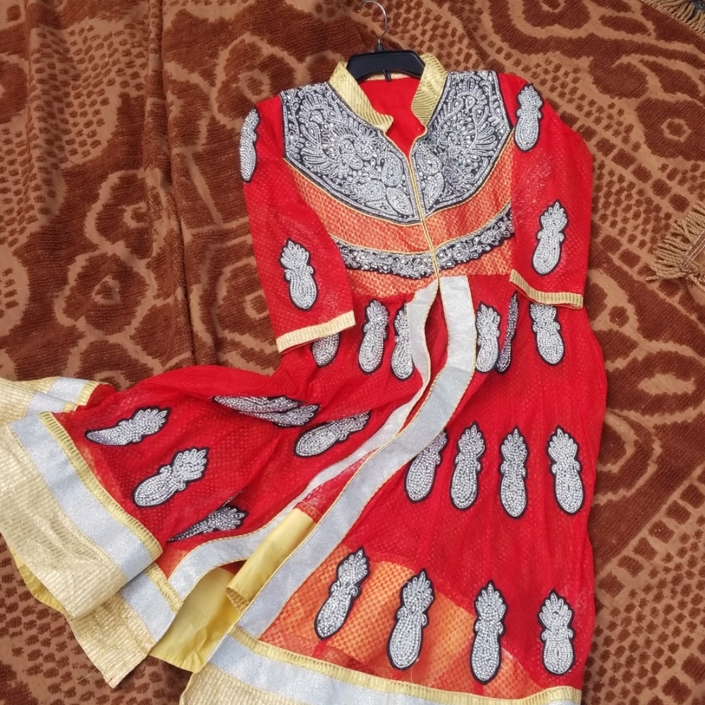🍁Indian style top with embellishments